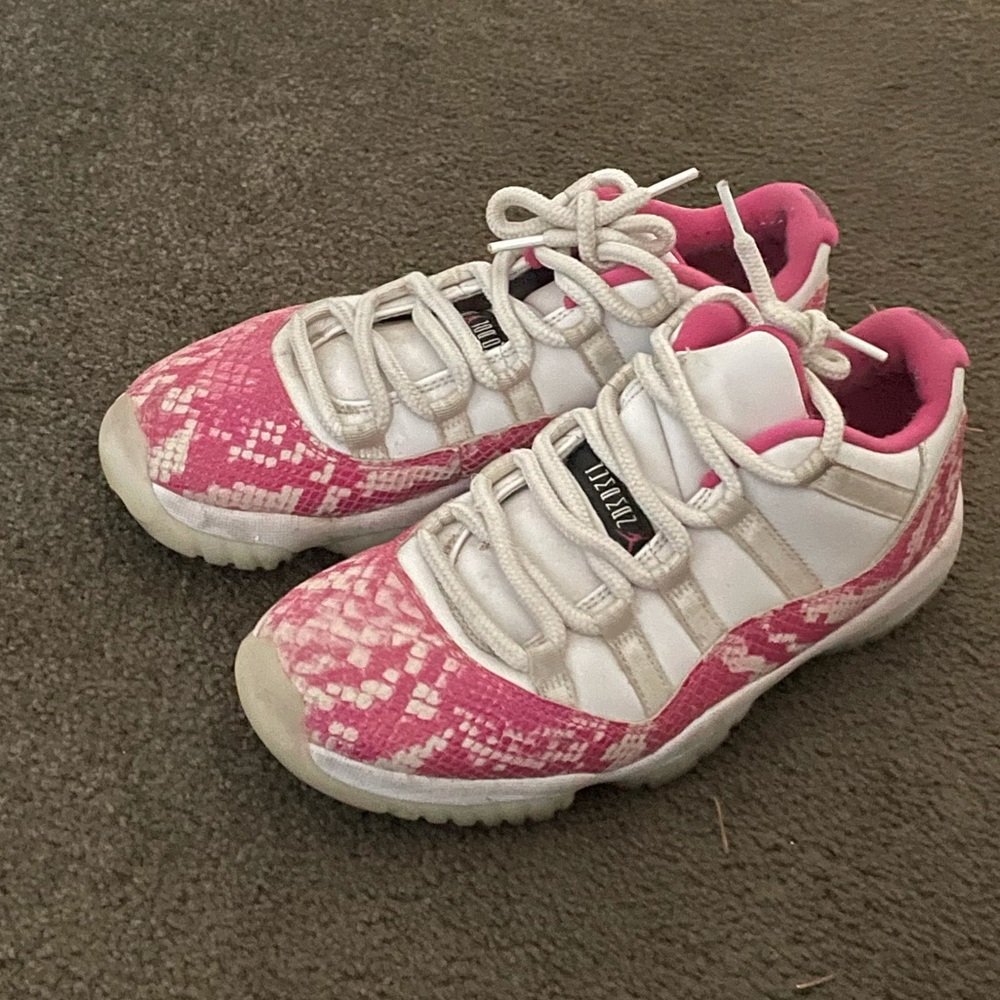 JORDAN 11s